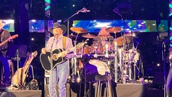 George Strait / Zach Top / Dylan Gossett on Apr 24, 2026 [430-small]