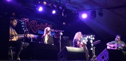 Judy Tzuke on Sep 28, 2016 [521-small]