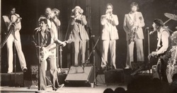 Bruce Springsteen & The E Street Band / The Asbury Jukes / Ronnie Spector on May 13, 1977 [821-small]