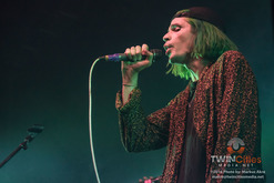 MUNA / Dilly Dally / Grouplove on Oct 22, 2016 [947-small]