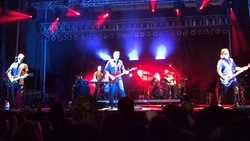 Barns Courtney / K.Flay / The Hunna / Jimmy Eat World / Good Charlotte / The Struts on Oct 22, 2016 [985-small]