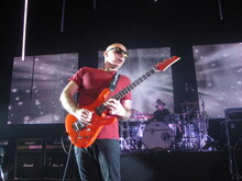 Joe Satriani on Dec 10, 2010 [803-small]
