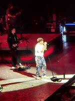 Louis Tomlinson / Pale Waves / Alex Spencer on Apr 4, 2026 [901-small]