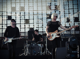 Cat Power / Leon Larregui / Suede / The Hives / The Joy Formidable / The Kills on Oct 13, 2012 [244-small]
