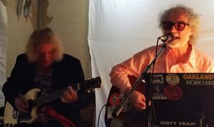 Scott McCaughey / Peter Buck on Jul 3, 2019 [784-small]