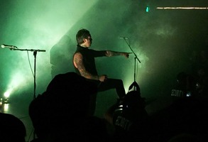 Eighteen Visions ~ James Hart, tags: Eighteen Visions, Santa Ana, California, United States, The Observatory - Eighteen Visions / Retox / Seizures on Jun 2, 2017 [025-small]