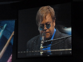 Elton John on Dec 4, 2012 [588-small]