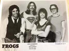 Frogs on Apr 10, 1977 [606-small]