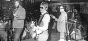 Elvis Costello & the Attractions on Dec 6, 1977 [616-small]