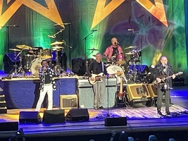 Ringo Starr And His All Starr Band / Steve Lukather / Colin Hay / Warren Ham / Hamish Stuart / Gregg Bissonette / Buck Johnson / Ringo Starr on Jun 11, 2026 [169-small]
