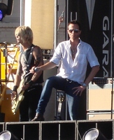 Sound check Velvet Revolver ~ Duff McKagan & Scott Weiland, tags: Velvet Revolver, Los Angeles, California, United States, Stage Design, Jimmy Kimmel Live! - Velvet Revolver on Jul 12, 2007 [724-small]