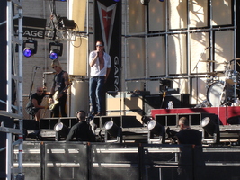 Sound check Velvet Revolver ~  Duff McKagan, Scott Weiland & Slash, tags: Velvet Revolver, Los Angeles, California, United States, Stage Design, Jimmy Kimmel Live! - Velvet Revolver on Jul 12, 2007 [725-small]