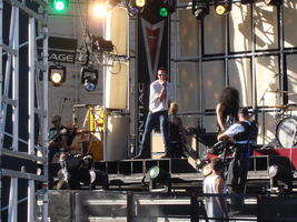 Sound check Velvet Revolver ~ Dave Kushner, Scott Weiland, Duff McKagan & Slash, tags: Velvet Revolver, Los Angeles, California, United States, Stage Design, Jimmy Kimmel Live! - Velvet Revolver on Jul 12, 2007 [726-small]