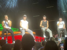 Big Time Rush / Dixie D'Amelio on Jul 21, 2022 [421-small]