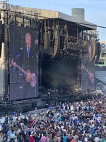 Paul McCartney on Jun 8, 2022 [320-small]