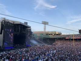 Paul McCartney on Jun 8, 2022 [321-small]