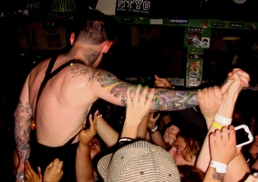 William Control ~ William Francis, tags: William Control, Anaheim, California, United States, Chain Reaction - William Control / New Years Day / She Screams Remedy / Me vs. Myself / Girl On Fire on Jun 18, 2010 [560-small]