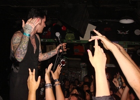 William Control ~ William Francis, tags: William Control, Anaheim, California, United States, Chain Reaction - William Control / New Years Day / She Screams Remedy / Me vs. Myself / Girl On Fire on Jun 18, 2010 [563-small]
