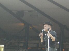 Robbie Williams / Olly Murs on Jun 25, 2013 [962-small]
