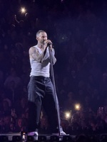 Maroon 5 / Claire Rosinkranz on Nov 2, 2025 [068-small]