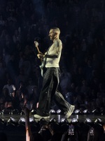 Maroon 5 / Claire Rosinkranz on Nov 2, 2025 [073-small]