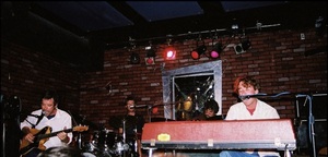 Califone on Jun 20, 2004 [921-small]