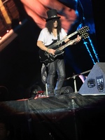 Guns N' Roses / Lenny Kravitz on Jul 20, 2016 [359-small]