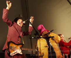 Dan Zanes & Friends on Oct 12, 2002 [212-small]