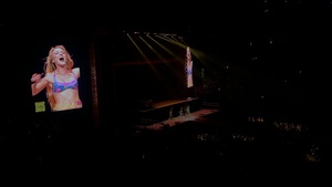 Tate McRae / Zara Larsson on Aug 20, 2025 [352-small]