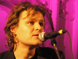 Tom McRae on May 4, 2005 [403-small]