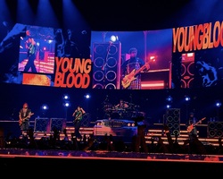 5 Seconds of Summer / Master Peace / South Arcade on Apr 19, 2026 [455-small]