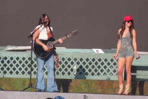 Noah Kahan / Gigi Perez / Annabelle Dinda on Jul 1, 2026 [955-small]