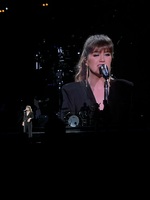 Kelly Clarkson on May 10, 2025 [567-small]
