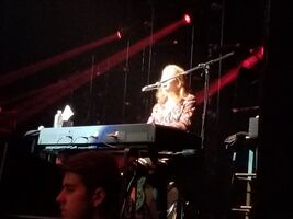 Regina Spektor on Nov 1, 2017 [865-small]