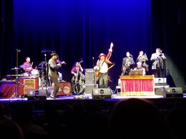 Squirrel Nut Zippers on Jan 14, 2018 [913-small]