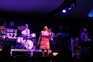 Sharon Jones & The Dap-Kings / Saun & Starr on Jun 25, 2016 [321-small]