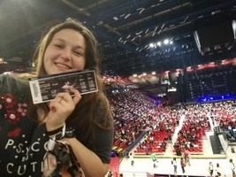 Niall Horan / Julia Michaels on May 7, 2018 [863-small]