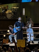 Alex Warren / Noah Cyrus on Jul 7, 2026 [421-small]