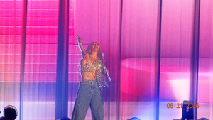 Hilary Duff / La Roux / Jade Lemac on Jun 21, 2026 [455-small]