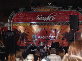 The Romantics on Mar 15, 2014 [929-small]