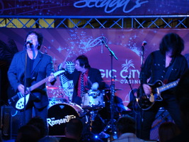 The Romantics on Mar 15, 2014 [930-small]