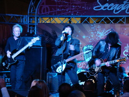 The Romantics on Mar 15, 2014 [931-small]