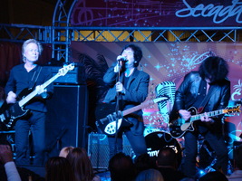 The Romantics on Mar 15, 2014 [938-small]
