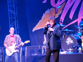 Eddie Money / Bobby Kimball / Chicago 6 Feat. Dan Hampton, Otis Wilson & Steve McMichael on Mar 29, 2014 [986-small]