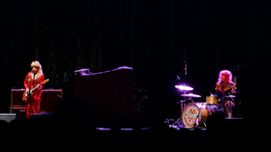 Deap Vally on Aug 8, 2017 [373-small]