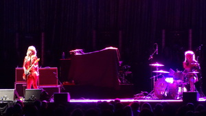 Deap Vally on Aug 8, 2017 [376-small]