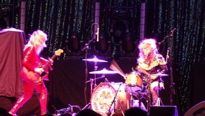Deap Vally on Aug 8, 2017 [378-small]