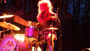 Deap Vally on Aug 8, 2017 [381-small]