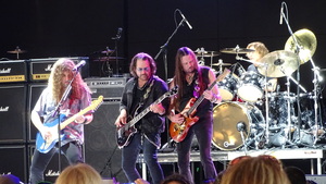 Ace Frehley / Kix / Winger / Zebra / Sebastian Bach / Vince Neil / Eric Martin / Red Dragon Cartel / Stellar Revival / Night Ranger / Steelheart / Tom Keifer on Nov 10, 2018 [646-small]