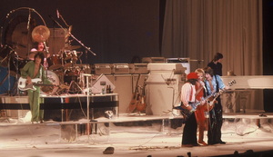 Rod Stewart on Nov 22, 1977 [261-small]